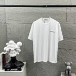 weigou_227049_0_c3b1c13c4c P75 Moncle* 蒙口*2026 春夏新款 经典图标字母立体刺绣工艺 定制双纱平纹纯棉面料 短袖T恤 男女同款 颜色:黑色 白色 尺码: S (90-130斤) M (120-150斤) L (140-165斤) XL (160-180斤) XXL (180-210斤)