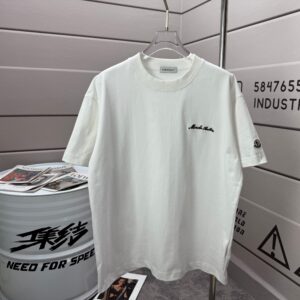 P75 Moncle* 蒙口*2026 春夏新款 经典图标字母立体刺绣工艺 定制双纱平纹纯棉面料 短袖T恤 男女同款 颜色：黑色 白色 绿色 紫色 尺码： S （90-130斤） M （120-150斤） L （140-165斤） XL （160-180斤） XXL （180-210斤）