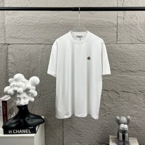 P75 Moncle* 蒙口*2026 春夏新款 经典图标字母贴刺绣工艺 定制双纱平纹纯棉面料 短袖T恤 男女同款 颜色：黑色 白色 花灰色 安哥拉红色 尺码： S （90-130斤） M （120-150斤） L （140-165斤） XL （160-180斤） XXL （180-210斤）