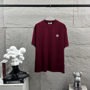 P75 Moncle* 蒙口*2026 春夏新款 经典图标字母贴刺绣工艺 定制双纱平纹纯棉面料 短袖T恤 男女同款 颜色：黑色 白色 花灰色 安哥拉红色 尺码： S （90-130斤） M （120-150斤） L （140-165斤） XL （160-180斤） XXL （180-210斤）