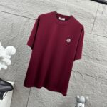 P75 Moncle* 蒙口*2026 春夏新款 经典图标字母贴刺绣工艺 定制双纱平纹纯棉面料 短袖T恤 男女同款 颜色：黑色 白色 花灰色 安哥拉红色 尺码： S （90-130斤） M （120-150斤） L （140-165斤） XL （160-180斤） XXL （180-210斤）