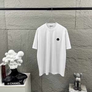 P75 Moncle* 蒙口*2026 春夏新款 经典图标字母贴刺绣工艺 定制双纱平纹纯棉面料 短袖T恤 男女同款 颜色：黑色 白色 尺码： S （90-130斤） M （120-150斤） L （140-165斤） XL （160-180斤） XXL （180-210斤）
