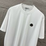 P75 Moncle* 蒙口*2026 春夏新款 经典图标字母贴刺绣工艺 定制双纱平纹纯棉面料 短袖T恤 男女同款 颜色：黑色 白色 尺码： S （90-130斤） M （120-150斤） L （140-165斤） XL （160-180斤） XXL （180-210斤）