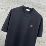 P75 Moncle* 蒙口*2026 春夏新款 经典图标字母贴刺绣工艺 定制双纱平纹纯棉面料 短袖T恤 男女同款 颜色：黑色 白色 尺码： S （90-130斤） M （120-150斤） L （140-165斤） XL （160-180斤） XXL （180-210斤）