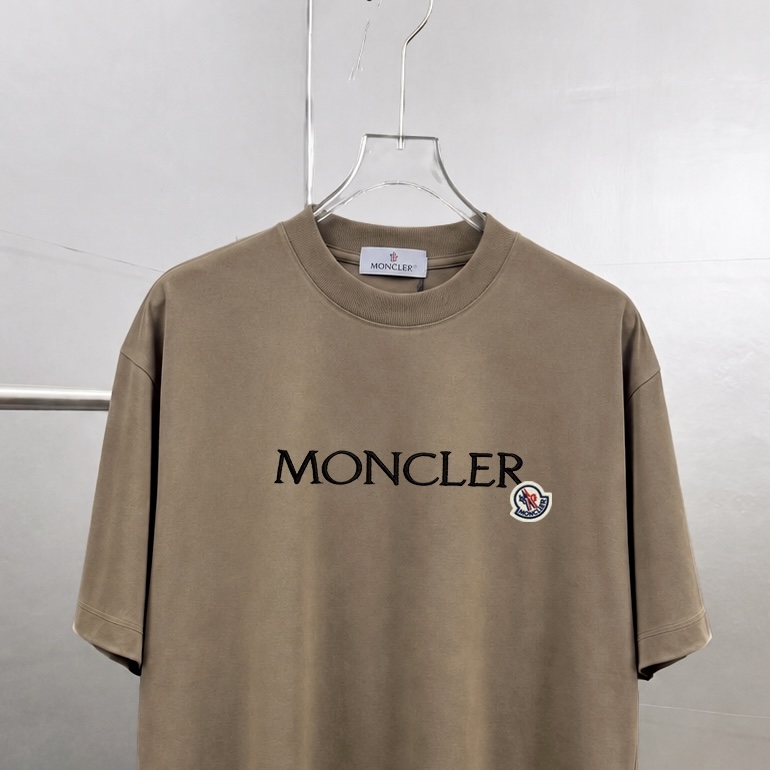 weigou_227275_4_841aa9f164 P75 moncle~ 蒙口logo刺绣字母徽章 《区别通货面料》7a抗菌短袖tee 负离子上身十分舒适,男女同款半袖,落肩宽松版型 颜色: 黑色 白色 咖啡色 尺码:S(90-130斤) M(125-150斤) L(135-165斤) XL(160-190斤) XXL(185-220斤)