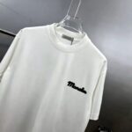 P75 moncle～ 蒙口logo刺绣字母徽章 《区别通货面料》7a抗菌短袖tee 负离子上身十分舒适，男女同款半袖，落肩宽松版型 颜色: 黑色 白色 咖啡色 尺码：S（90-130斤） M（125-150斤） L（135-165斤） XL（160-190斤） XXL（185-220斤）