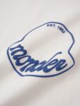 weigou_227356_3_fe3a9249ca P75 Moncler/蒙口logo发泡短袖T恤 选用客供定制针织100%纯棉面打造,面料手感细腻,厚实有质感的纯棉布 高密度的机织工艺,如棉絮般柔紧致舒适 有挺括感,上身十分显型~ 精致饱满有质感将品牌的档次感完美呈现,无论内搭还是单穿都超级有型 宽松版型裁剪,随意上身! 颜色:黑色,白色 尺码:S-XL