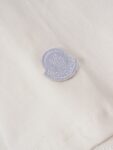 weigou_227356_8_0c8d19bd1f P75 Moncler/蒙口logo发泡短袖T恤 选用客供定制针织100%纯棉面打造,面料手感细腻,厚实有质感的纯棉布 高密度的机织工艺,如棉絮般柔紧致舒适 有挺括感,上身十分显型~ 精致饱满有质感将品牌的档次感完美呈现,无论内搭还是单穿都超级有型 宽松版型裁剪,随意上身! 颜色:黑色,白色 尺码:S-XL