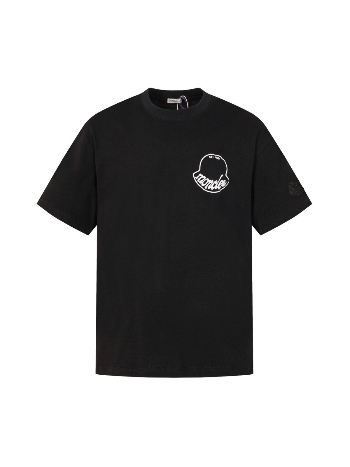 P75 Moncler/蒙口logo发泡短袖T恤 选用客供定制针织100%纯棉面打造,面料手感细腻，厚实有质感的纯棉布 高密度的机织工艺，如棉絮般柔紧致舒适 有挺括感，上身十分显型~ 精致饱满有质感将品牌的档次感完美呈现，无论内搭还是单穿都超级有型 宽松版型裁剪，随意上身！ 颜色：黑色，白色 尺码：S-XL