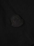 P75 Moncler/蒙口logo发泡短袖T恤 选用客供定制针织100%纯棉面打造,面料手感细腻，厚实有质感的纯棉布 高密度的机织工艺，如棉絮般柔紧致舒适 有挺括感，上身十分显型~ 精致饱满有质感将品牌的档次感完美呈现，无论内搭还是单穿都超级有型 宽松版型裁剪，随意上身！ 颜色：黑色，白色 尺码：S-XL