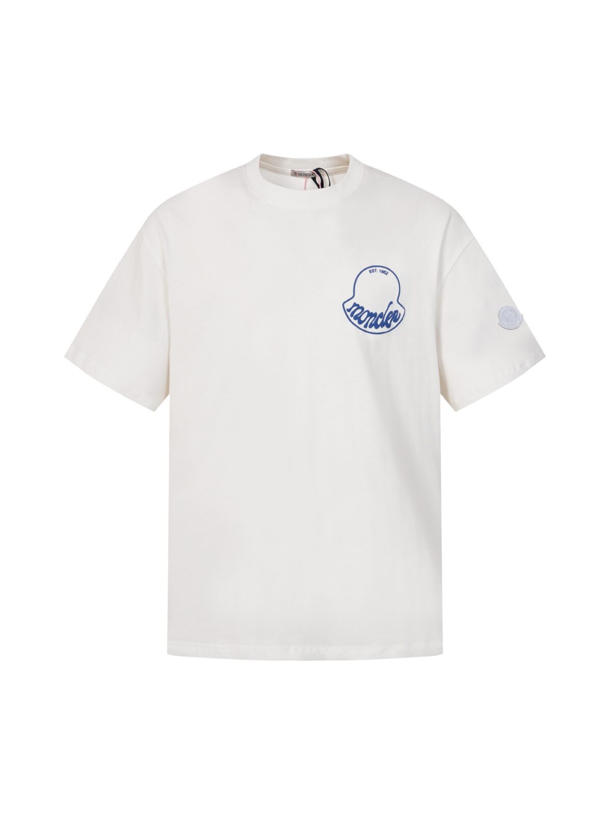 P75 Moncler/蒙口logo发泡短袖T恤 选用客供定制针织100%纯棉面打造,面料手感细腻，厚实有质感的纯棉布 高密度的机织工艺，如棉絮般柔紧致舒适 有挺括感，上身十分显型~ 精致饱满有质感将品牌的档次感完美呈现，无论内搭还是单穿都超级有型 宽松版型裁剪，随意上身！ 颜色：黑色，白色 尺码：S-XL