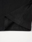 P75 Moncler/蒙口logo发泡短袖T恤 选用客供定制针织100%纯棉面打造,面料手感细腻，厚实有质感的纯棉布 高密度的机织工艺，如棉絮般柔紧致舒适 有挺括感，上身十分显型~ 精致饱满有质感将品牌的档次感完美呈现，无论内搭还是单穿都超级有型 宽松版型裁剪，随意上身！ 颜色：黑色，白色 尺码：S-XL