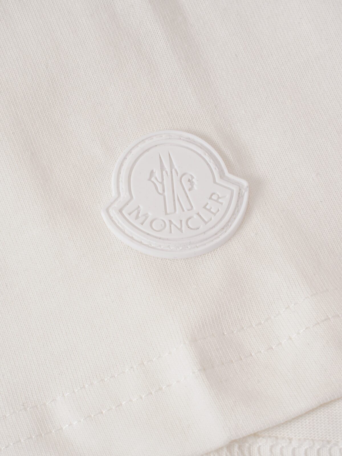P75 MONCLER/蒙口26SS字母LOGO标识印花模糊感短袖T恤 ●正品4286购入开发 ●100%全棉冰纱棉180克 ●1*1全棉精梳棉罗纹260克 ●面料酵洗 ●数码直喷 ●定制1：1袖标 ●定制1：1商标 ●宽松版型 ●尺码：S M L XL
