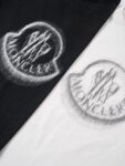 P75 MONCLER/蒙口26SS字母LOGO标识印花模糊感短袖T恤 ●正品4286购入开发 ●100%全棉冰纱棉180克 ●1*1全棉精梳棉罗纹260克 ●面料酵洗 ●数码直喷 ●定制1：1袖标 ●定制1：1商标 ●宽松版型 ●尺码：S M L XL