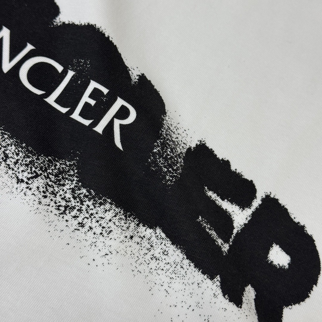 weigou_227565_6_c5508d3eee P75 💥 MON*CLER 蒙口 最新款情侣款品牌logo印花圆领短袖 情侣T恤 春夏新品 高品质 🔥🔥时尚百搭潮款 定制进口面料 !穿着舒适 透气 时尚不失个性 上身休闲随性 帅气有型 彰显大牌气质!! 颜色:黑色 白色 尺码:M-3XL (下单请报身高体重)