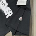 weigou_227579_6_1e87b8ac31 P75 💥 MON*CLER 蒙口 最新款情侣款品牌logo印花圆领短袖 情侣T恤 春夏新品 高品质 🔥🔥时尚百搭潮款 定制进口面料 !穿着舒适 透气 时尚不失个性 上身休闲随性 帅气有型 彰显大牌气质!! 颜色:黑色 白色 尺码:M-3XL (下单请报身高体重)