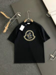 P75 MON 2025SS春夏最新款圆领时尚短袖T恤，官网同步，专柜纯棉面料！贴肤舒适，耐看又好穿，经典简约logo设计，原厂工艺一丝不苟，型男必备单品 码数M-XXXL