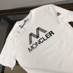 weigou_227737_2_90be14e9fd P75 💥 MONCLER 蒙口 夏季新款圆领短袖T恤!270克重磅高端纯棉面料,手感质感都极完美!修身裁剪设计干净利落!时尚又好看!走线做工非常精致!版型效果超赞!而且透气性能超强!任何年龄阶段都可轻松驾驭,男士衣橱里必备的单品。 颜色: 米白 黑色 码数:M-3XL (下单请报身高体重)