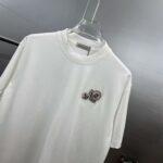 P75 Mon de～蒙口字母刺绣徽章 《区别通货面料》双纱纯棉，抗菌短袖tee 上身十分舒适，男女同款半袖，落肩宽松版型 颜色: 黑色 白色 咖啡色 尺码：S（90-130斤） M（125-150斤） L（135-165斤） XL（160-190斤） XXL（185-220斤）