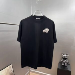 P75 Mon de～蒙口字母刺绣徽章 《区别通货面料》双纱纯棉，抗菌短袖tee 上身十分舒适，男女同款半袖，落肩宽松版型 颜色: 黑色 白色 咖啡色 尺码：S（90-130斤） M（125-150斤） L（135-165斤） XL（160-190斤） XXL（185-220斤）