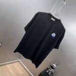 P75 moncle～ 蒙口刺绣徽章 《区别通货面料》7a抗菌短袖tee 上身十分舒适，男女同款半袖，落肩宽松版型 颜色: 黑色 白色 咖啡色 尺码：S（90-130斤） M（125-150斤） L（135-165斤） XL（160-190斤） XXL（185-220斤）