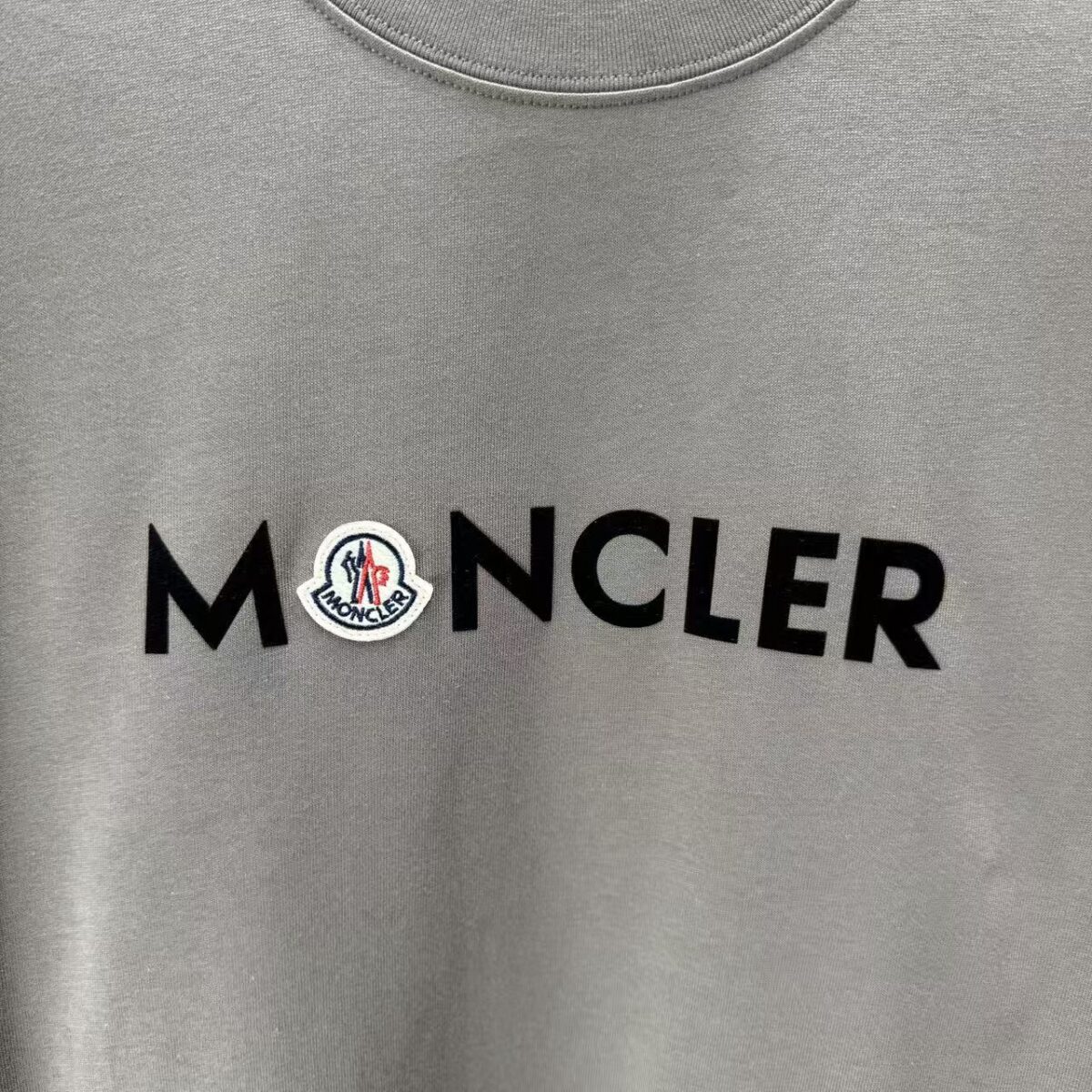 P75 MONCL* 蒙口* 2026春夏新款短袖T恤 定制纯棉字母logo 植绒+章仔 颜色：黑色 白色 深蓝 棕色 码数：S M L XL XXL