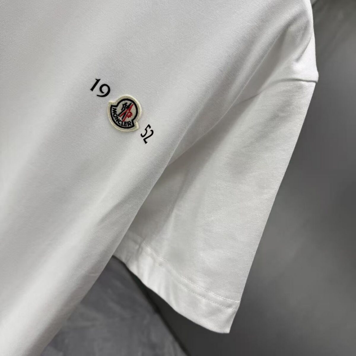 P75 MONCL* 蒙口* 2026春夏新款短袖T恤 定制纯棉字母logo 植绒+章仔 颜色：黑色 白色 深蓝 棕色 码数：S M L XL XXL