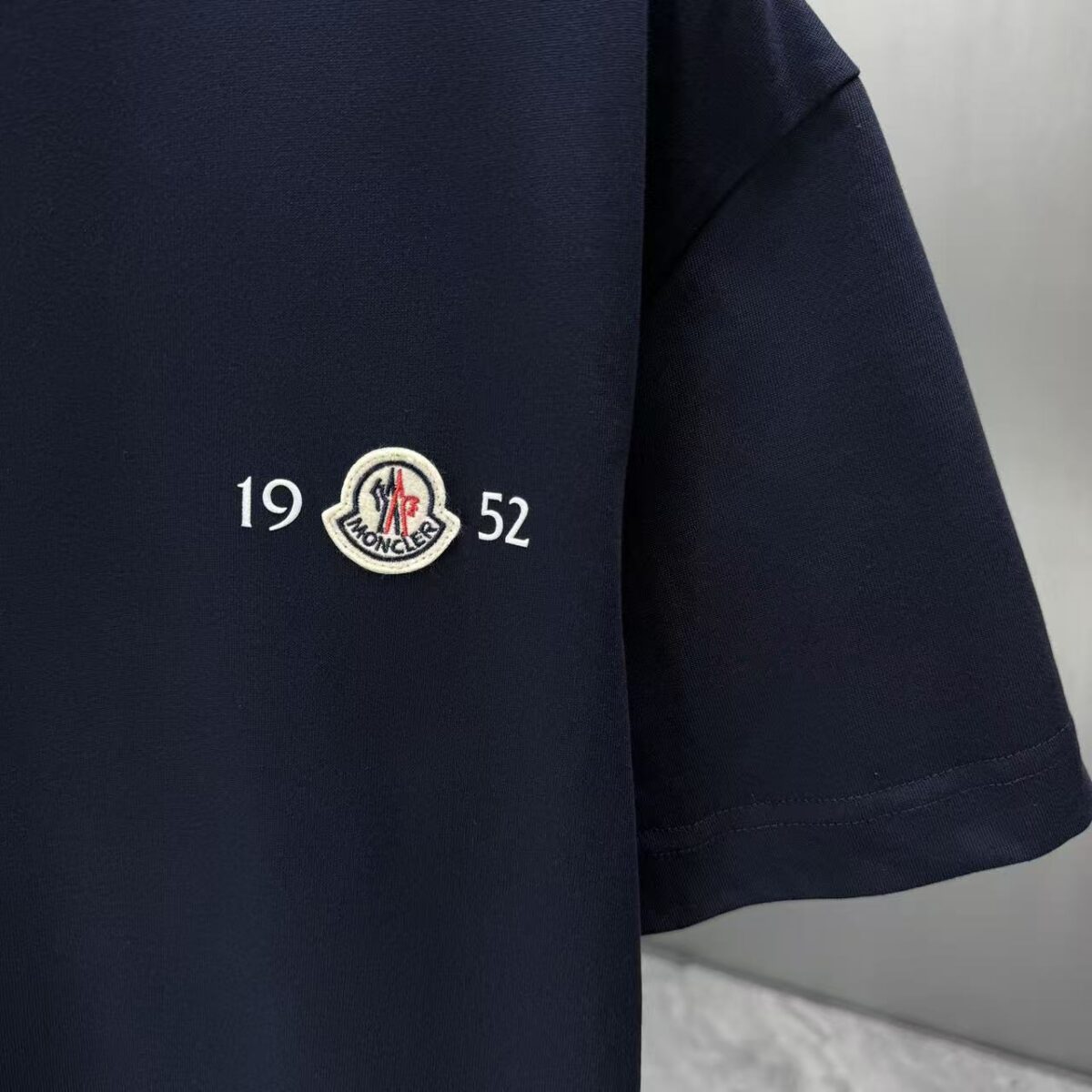 P75 MONCL* 蒙口* 2026春夏新款短袖T恤 定制纯棉字母logo 植绒+章仔 颜色：黑色 白色 深蓝 棕色 码数：S M L XL XXL