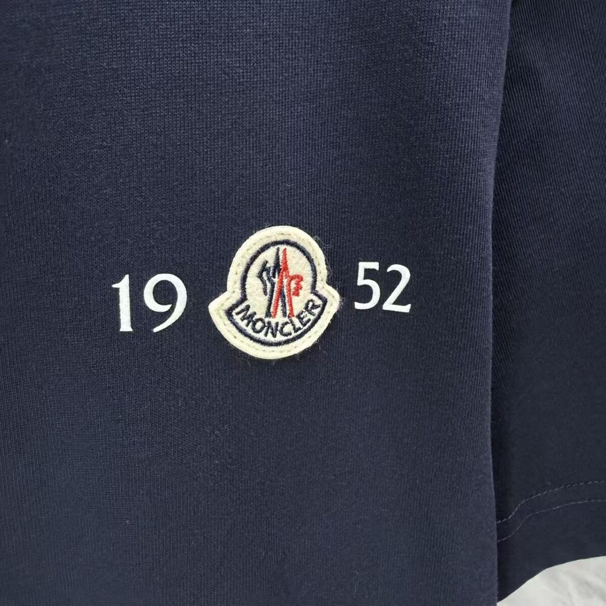P75 MONCL* 蒙口* 2026春夏新款短袖T恤 定制纯棉字母logo 植绒+章仔 颜色：黑色 白色 深蓝 棕色 码数：S M L XL XXL