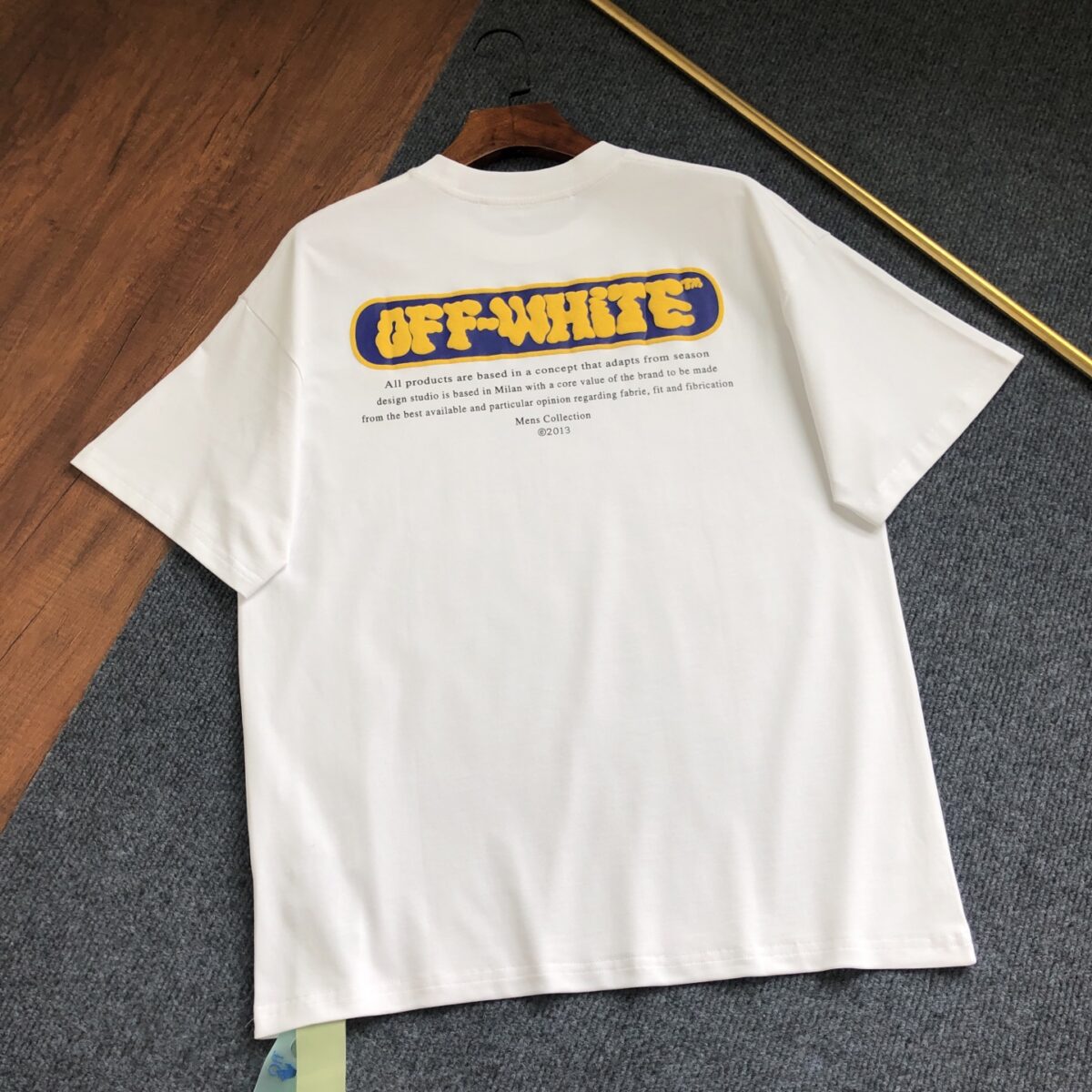weigou_228908_1_63a2dd0114 P75 OFF-WHITE 2026新款字母logo印花短袖T恤 ⚠原版面料⚠高版本⚠高品质 网红明星同款 采用定织定染高克重原版面料,洗水完高达280g纯棉面料,螺纹增加到 不变形。, 工艺制作,宽松oversize版型。质感舒适度都是拉满的 上身简约百搭 手感非常舒服 超级百搭好看的一款短袖 三标齐全 男女同款正常版型 非市场普通版本 随意对比 品质绝对保证 颜色:黑色 白色 码数:XS ~ L XS:衣长70 胸围110 肩宽 袖长 S:衣长72 胸围114 肩宽60 袖长19 M :衣长74 胸围118 肩宽 袖长 L:衣长76 胸围122 肩宽63 袖