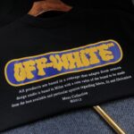 P75 OFF-WHITE 2026新款字母logo印花短袖T恤 ⚠原版面料⚠高版本⚠高品质 网红明星同款 采用定织定染高克重原版面料，洗水完高达280g纯棉面料，螺纹增加到 不变形。， 工艺制作，宽松oversize版型。质感舒适度都是拉满的 上身简约百搭 手感非常舒服 超级百搭好看的一款短袖 三标齐全 男女同款正常版型 非市场普通版本 随意对比 品质绝对保证 颜色：黑色 白色 码数：XS ~ L XS：衣长70 胸围110 肩宽 袖长 S：衣长72 胸围114 肩宽60 袖长19 M ：衣长74 胸围118 肩宽 袖长 L：衣长76 胸围122 肩宽63 袖