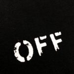 weigou_229571_3_413bcbfb7f P75 OFF-WHITE 2025新款字母logo印花短袖T恤 ⚠原版面料⚠高版本⚠高品质 网红明星同款 采用定织定染高克重原版面料,洗水完高达280g纯棉面料,螺纹增加到 不变形。, 工艺制作,宽松oversize版型。质感舒适度都是拉满的 上身简约百搭 手感非常舒服 超级百搭好看的一款短袖 三标齐全 男女同款正常版型 非市场普通版本 随意对比 品质绝对保证 颜色:黑色 白色 码数:XS ~ L XS:衣长70 胸围110 肩宽 袖长 S:衣长72 胸围114 肩宽60 袖长19 M :衣长74 胸围118 肩宽 袖长 L:衣长76 胸围122 肩宽63 袖