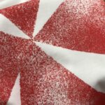 weigou_229613_4_d37034b4ef P75 OFF-WHITE 2025新款字母logo印花短袖T恤 ⚠原版面料⚠高版本⚠高品质 网红明星同款 采用定织定染高克重原版面料,洗水完高达280g纯棉面料,螺纹增加到 不变形。, 工艺制作,宽松oversize版型。质感舒适度都是拉满的 上身简约百搭 手感非常舒服 超级百搭好看的一款短袖 三标齐全 男女同款正常版型 非市场普通版本 随意对比 品质绝对保证 颜色:黑色 白色 码数:XS ~ L XS:衣长70 胸围110 肩宽 袖长 S:衣长72 胸围114 肩宽60 袖长19 M :衣长74 胸围118 肩宽 袖长 L:衣长76 胸围122 肩宽63 袖