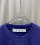 P70 款式：off-white短袖T恤 面料：300克重双纱100%棉 罗纹：320克重索络纳1*1潮牌 工艺：印花 颜色：白 夜蓝 炫酷蓝 蓝 花灰 黑 尺码：M—4XL 无性别区分 男女同款
