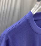 P70 款式：off-white短袖T恤 面料：300克重双纱100%棉 罗纹：320克重索络纳1*1潮牌 工艺：印花 颜色：白 夜蓝 炫酷蓝 蓝 花灰 黑 尺码：M—4XL 无性别区分 男女同款