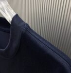 P70 款式：off-white短袖T恤 面料：300克重双纱100%棉 罗纹：320克重索络纳1*1潮牌 工艺：印花 颜色：白 夜蓝 炫酷蓝 蓝 花灰 黑 尺码：M—4XL 无性别区分 男女同款