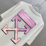 P70 款式：off-white短袖T恤 面料：300克重双纱100%棉 罗纹：320克重索络纳1*1潮牌 工艺：印花 颜色：白 夜蓝 炫酷蓝 蓝 花灰 黑 尺码：M—4XL 无性别区分 男女同款