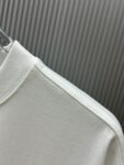 P70 款式：off-white短袖T恤 面料：300克重双纱100%棉 罗纹：320克重索络纳1*1潮牌 工艺：印花 颜色：白 夜蓝 炫酷蓝 蓝 花灰 黑 尺码：M—4XL 无性别区分 男女同款