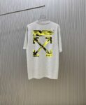 P70 款式：off-white短袖T恤 面料：300克重双纱100%棉 罗纹：320克重索络纳1*1潮牌 工艺：印花 颜色：白 粉 红 蓝 花灰 黑 尺码：M—4XL 无性别区分 男女同款