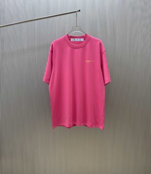 P70 款式：off-white短袖T恤 面料：300克重双纱100%棉 罗纹：320克重索络纳1*1潮牌 工艺：印花 颜色：白 粉 红 蓝 花灰 黑 尺码：M—4XL 无性别区分 男女同款