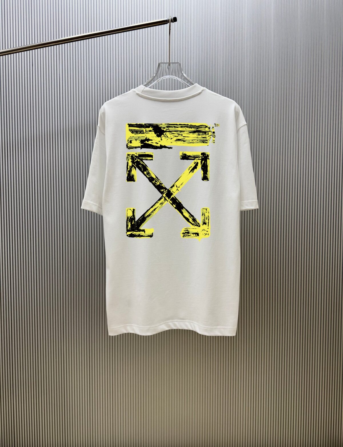 P70 款式：off-white短袖T恤 面料：300克重双纱100%棉 罗纹：320克重索络纳1*1潮牌 工艺：印花 颜色：白 粉 红 蓝 花灰 黑 尺码：M—4XL 无性别区分 男女同款