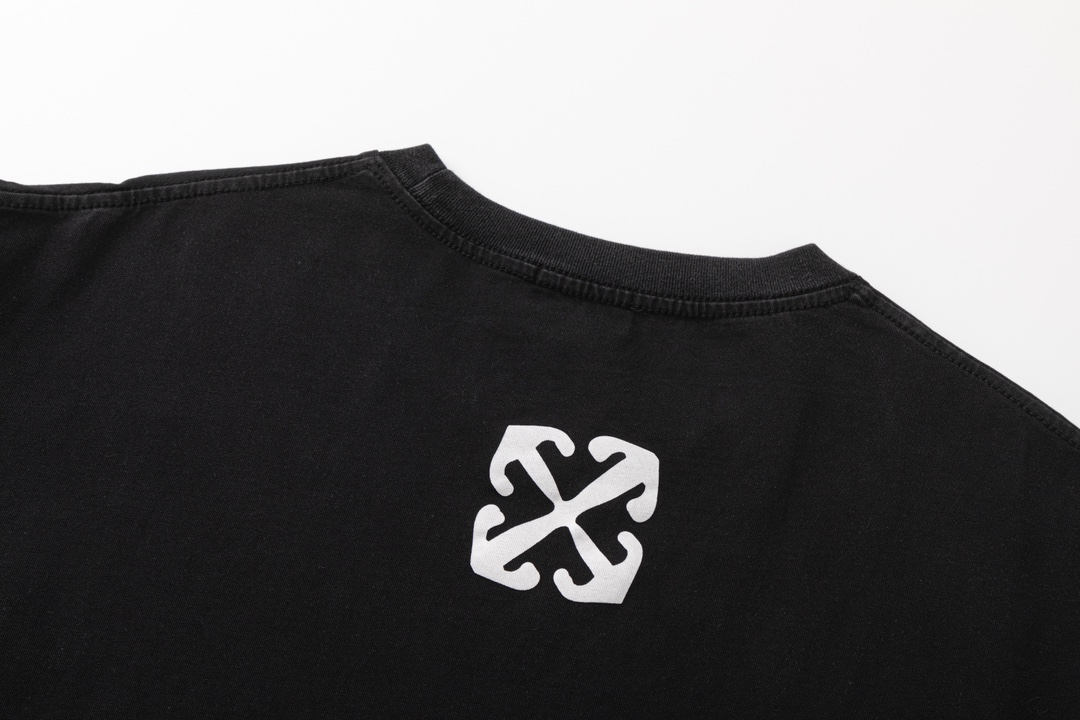 P75 off white新款宽松版短袖T恤 尺码：S M L XL 颜色：白色 洗水黑色