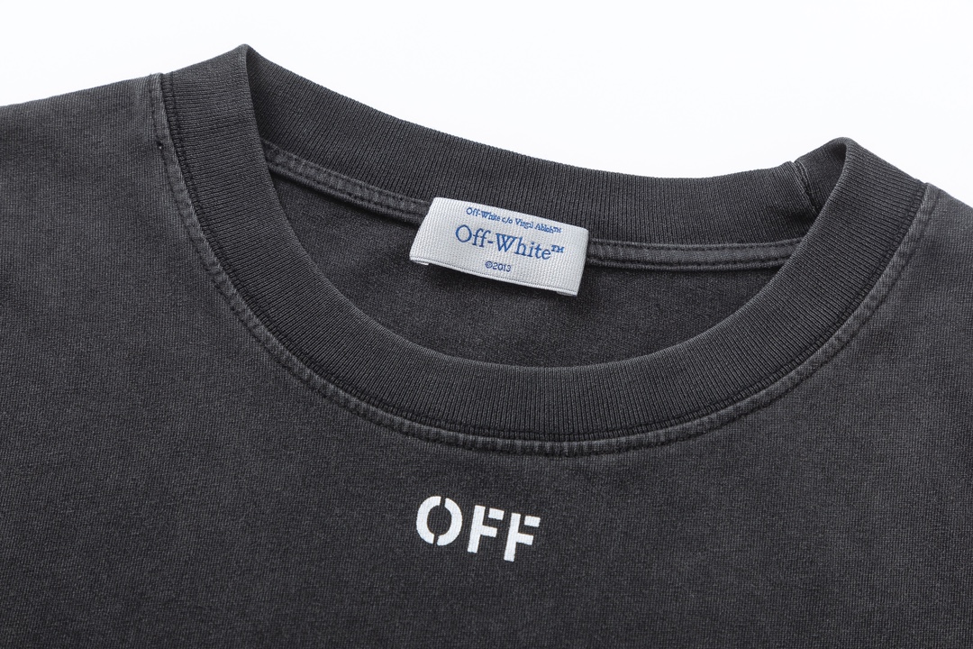P75 off white 24n新款黑白油画老人像洗水款短袖T恤 颜色：黑色 尺码：M L XL