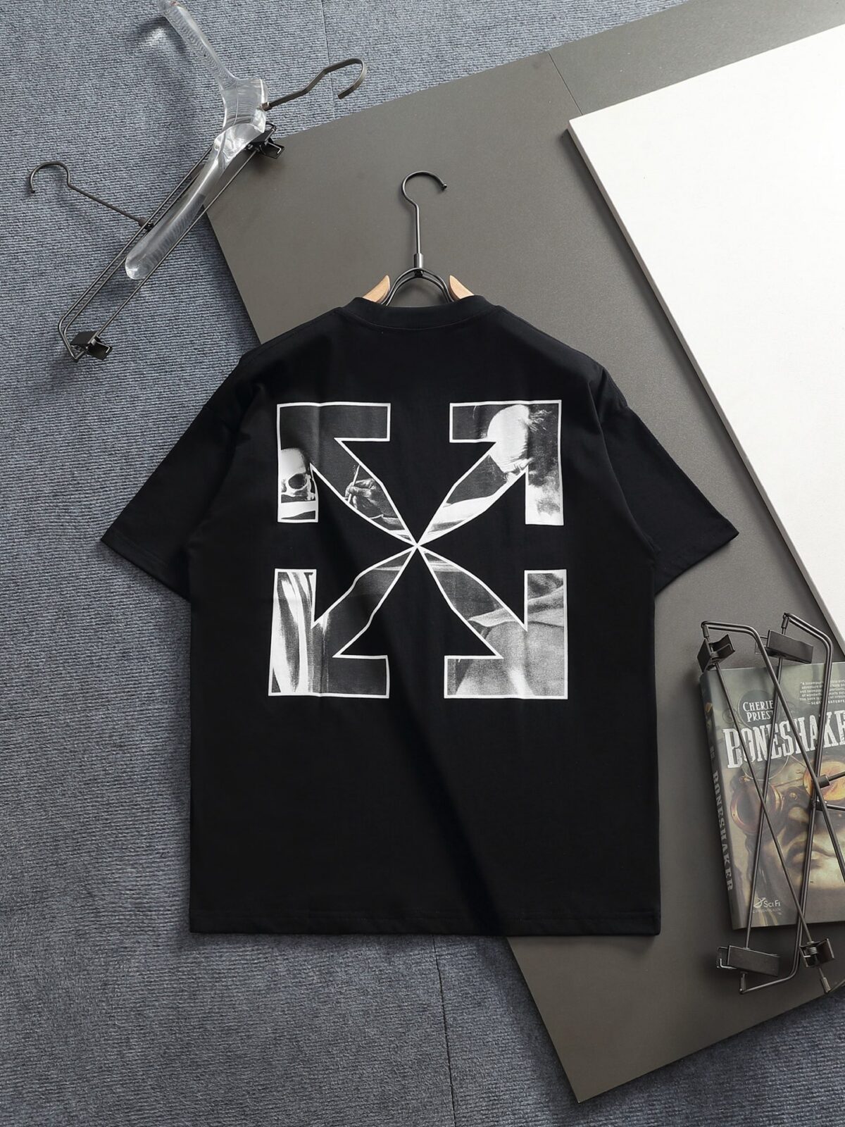 P75 OFF-WHITE 原版面料 官方同款 短袖T恤 定制 同缸染面料 手感非常舒服 春夏最新砖柜同步 时尚又个性 超级百搭好看 男女都非常合适 人手必备款 吊牌 领标 水洗麦 三标齐全 颜色: 黑白 尺码：XS~L