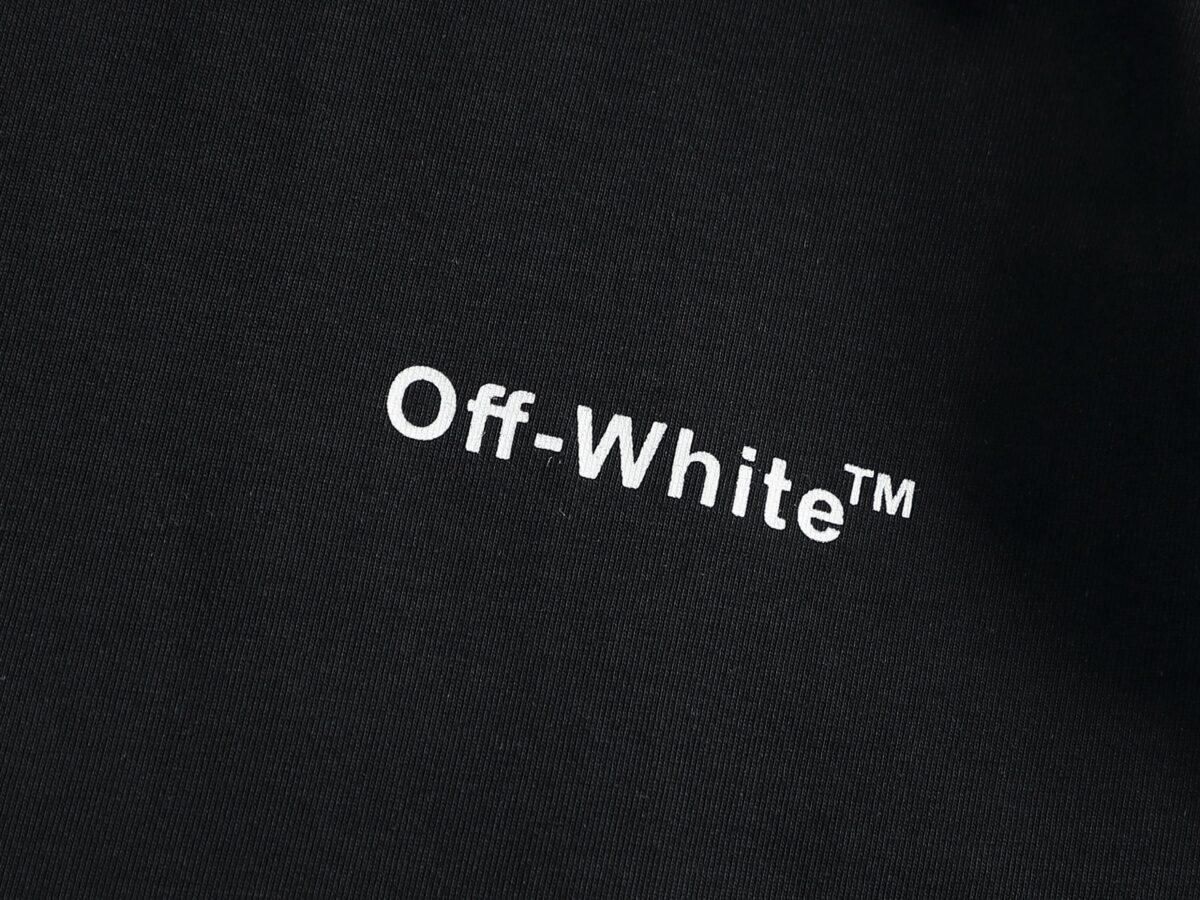 P75 OFF-WHITE 原版面料 官方同款 短袖T恤 定制 同缸染面料 手感非常舒服 春夏最新砖柜同步 时尚又个性 超级百搭好看 男女都非常合适 人手必备款 吊牌 领标 水洗麦 三标齐全 颜色: 黑白 尺码：XS~L