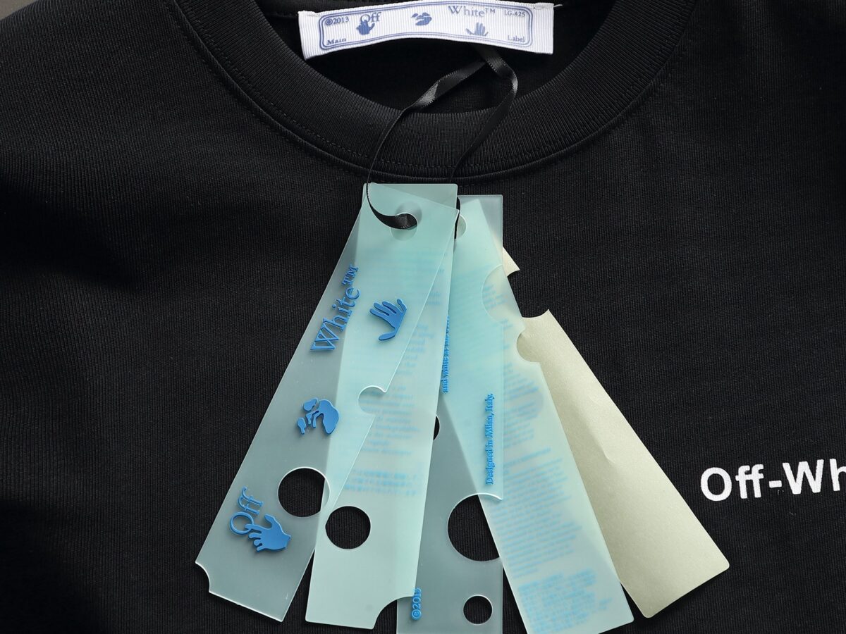 P75 OFF-WHITE 原版面料 官方同款 短袖T恤 定制 同缸染面料 手感非常舒服 春夏最新砖柜同步 时尚又个性 超级百搭好看 男女都非常合适 人手必备款 吊牌 领标 水洗麦 三标齐全 颜色: 黑白 尺码：XS~L