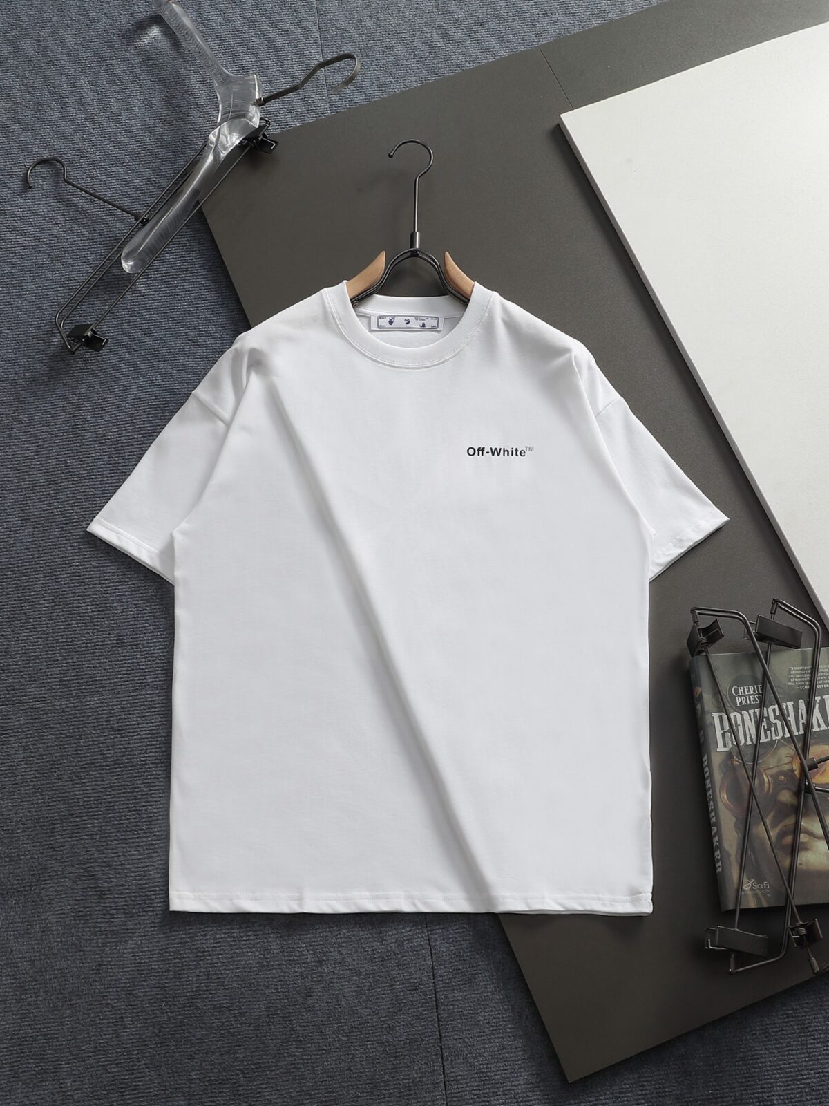 P75 OFF-WHITE 原版面料 官方同款 短袖T恤 定制 同缸染面料 手感非常舒服 春夏最新砖柜同步 时尚又个性 超级百搭好看 男女都非常合适 人手必备款 吊牌 领标 水洗麦 三标齐全 颜色: 黑白 尺码：XS~L