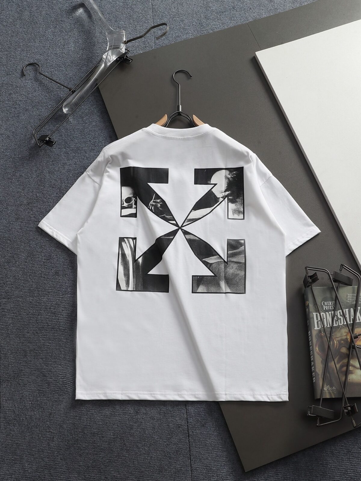 P75 OFF-WHITE 原版面料 官方同款 短袖T恤 定制 同缸染面料 手感非常舒服 春夏最新砖柜同步 时尚又个性 超级百搭好看 男女都非常合适 人手必备款 吊牌 领标 水洗麦 三标齐全 颜色: 黑白 尺码：XS~L
