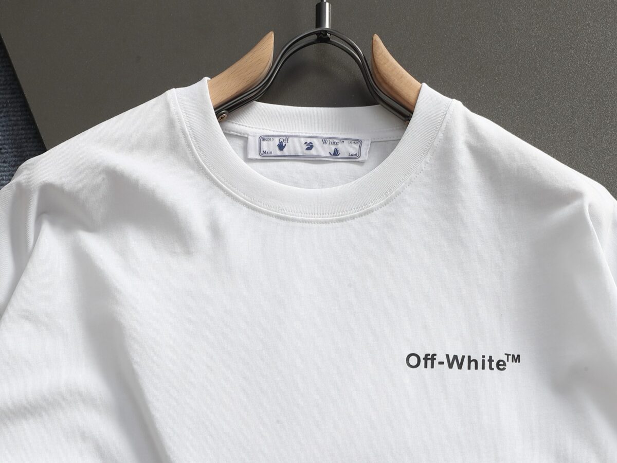 P75 OFF-WHITE 原版面料 官方同款 短袖T恤 定制 同缸染面料 手感非常舒服 春夏最新砖柜同步 时尚又个性 超级百搭好看 男女都非常合适 人手必备款 吊牌 领标 水洗麦 三标齐全 颜色: 黑白 尺码：XS~L