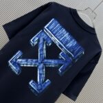 P70 款式：off-white短袖T恤 面料：300克重双纱100%棉 罗纹：320克重索络纳1*1潮牌 工艺：印花 颜色：白 红 夜蓝 花灰 黑 尺码：M—4XL 无性别区分 男女同款